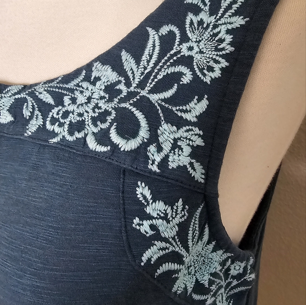 J.Jill Sleeveless Green Embroidered tank top Size SP - Picture 6 of 9